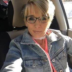 Meet your Posher, Jeannine